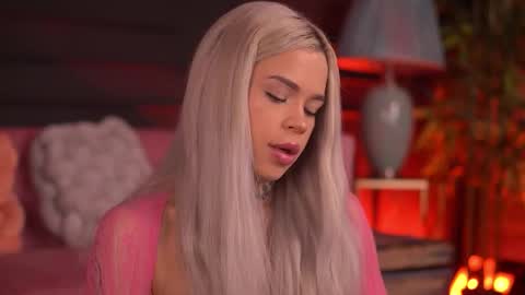 Snapshot of nickybennz chatting on 11/14/25, 07:12 Nicky online show from 11/14/25, 07:12