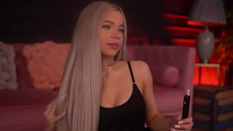 Snapshot of nickybennz chatting on 11/16/25, 07:08 Nicky online show from 11/16/25, 07:08