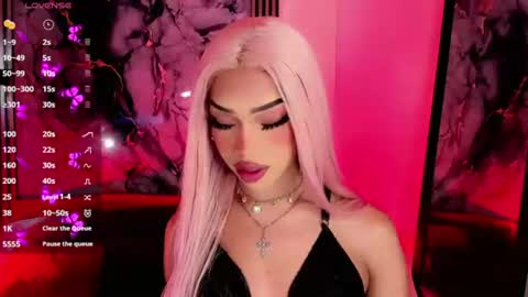 Snapshot of nickynoa chatting on 07/17/26, 06:09 Nicky online show from 07/17/26, 06:09