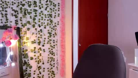 Snapshot of nico_lette_ chatting on 09/13/25, 08:30 Nico online show from 09/13/25, 08:30