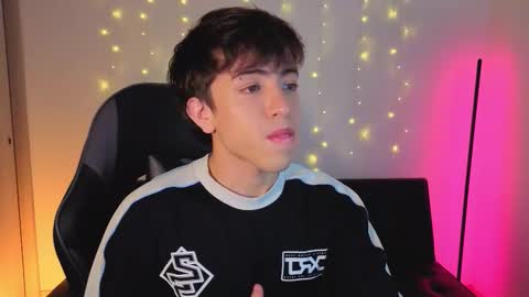 Nicolas online show from 12/04/25, 08:06