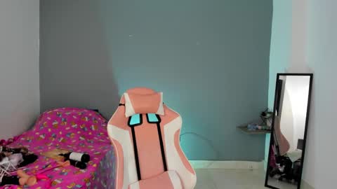 Nicol sanchez online show from 01/12/25, 05:24