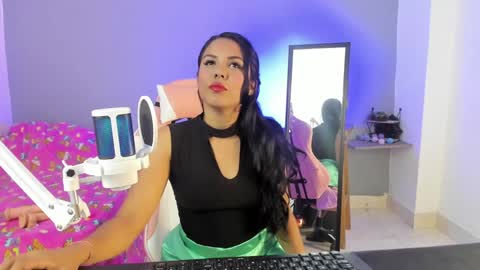 Nicol sanchez online show from 02/09/25, 03:22