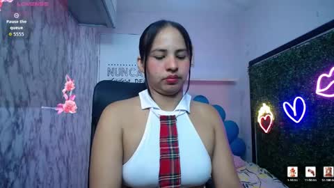nicol_ross19 online show from 05/25/26, 07:09
