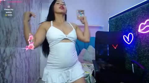 nicol_ross19 online show from 05/28/26, 07:11