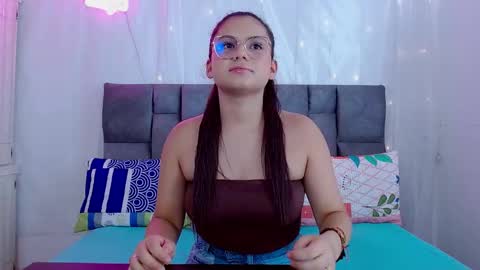 Snapshot of nicol_sweet0 chatting on 09/29/25, 07:30 nicol online show from 09/29/25, 07:30