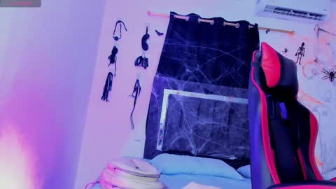 Nicol online show from 10/28/25, 03:10