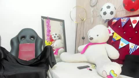 NIKOL online show from 06/25/26, 10:42