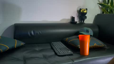 Nicolas online show from 11/05/25, 03:50