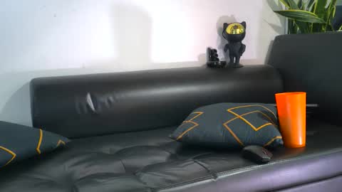 Nicolas online show from 11/13/25, 07:57