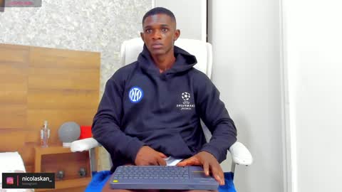 Snapshot of nicolaskan chatting on 12/10/24, 01:00 Nicolas online show from 12/10/24, 01:00