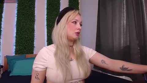 Nicole online show from 09/26/25, 11:58