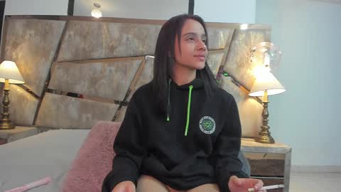 nicole online show from 12/23/24, 04:33