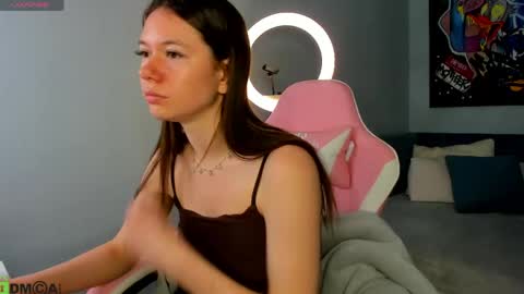 Snapshot of nicole_charm chatting on 06/09/26, 09:37 GMT7TueWedThSu 0300am-0900am. Sa 1000am-0400pm online show from 06/09/26, 09:37