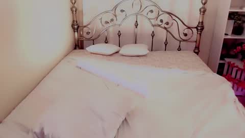 Snapshot of nicole_g0ld_ chatting on 03/01/25, 07:30 Nicole online show from 03/01/25, 07:30