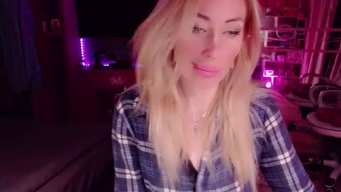 Nicole online show from 09/19/25, 01:29