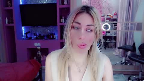 Nicole online show from 12/15/25, 02:16