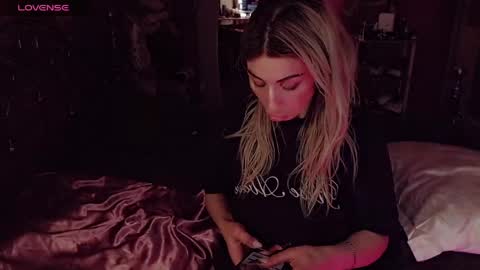 Nicole online show from 05/15/26, 07:48