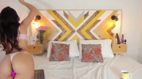 Snapshot of nicole_haley chatting on 02/24/25, 03:20 Nicole Haley online show from 02/24/25, 03:20