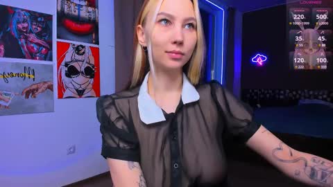 Snapshot of nicole_matt chatting on 02/19/25, 08:52 Nicole online show from 02/19/25, 08:52