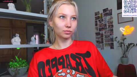 Snapshot of nicole_matt chatting on 07/23/26, 02:31 Nicole online show from 07/23/26, 02:31