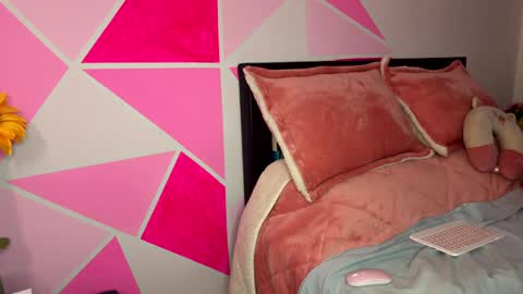 Snapshot of nicole_wc chatting on 09/29/25, 04:17 Nicole online show from 09/29/25, 04:17