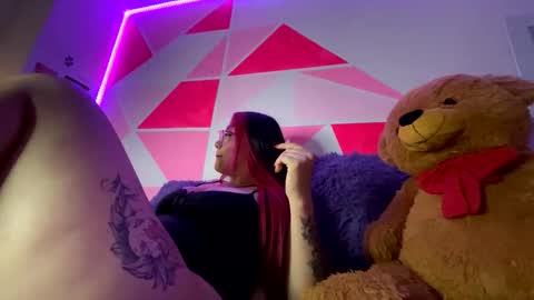 Nicole online show from 04/05/26, 06:32