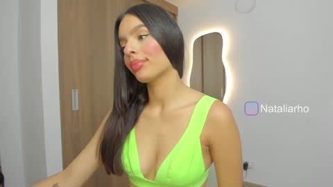 Snapshot of nicole_whitee chatting on 12/11/24, 03:37 N A T A L I A online show from 12/11/24, 03:37