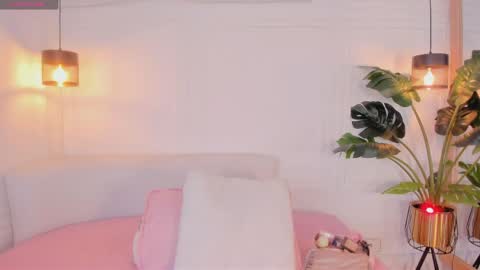 N A T A L I A online show from 04/17/26, 08:01