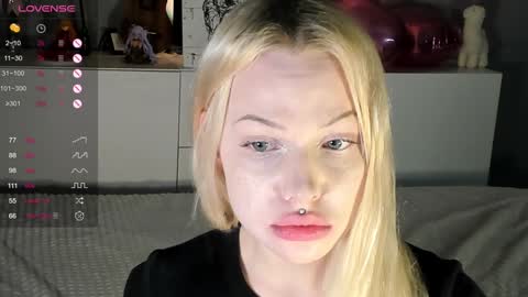 Mary online show from 02/02/25, 01:23