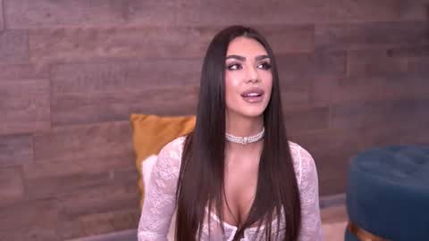 Nicole online show from 10/18/25, 07:53