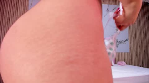 nicolee19_ online show from 03/20/26, 11:15