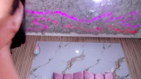 nicolee19_ online show from 04/14/26, 12:00