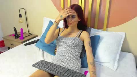 Snapshot of nicolee_angels chatting on 04/30/26, 08:15 N i c o l e online show from 04/30/26, 08:15