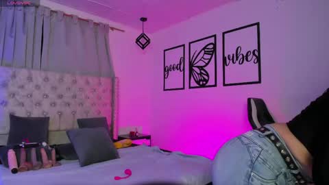 Snapshot of nicolee_millerr chatting on 04/14/26, 12:22 nicolee millerr online show from 04/14/26, 12:22