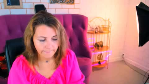 Snapshot of nicolehits chatting on 10/06/25, 09:29 nicolehits online show from 10/06/25, 09:29