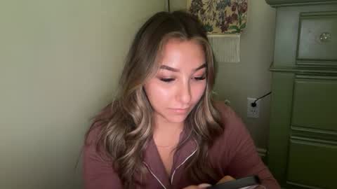 nicolelovesyou444 online show from 10/31/25, 05:03
