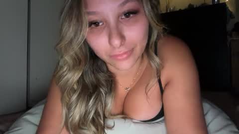 Snapshot of nicolelovesyou444 chatting on 06/24/26, 05:01 nicolelovesyou444 online show from 06/24/26, 05:01