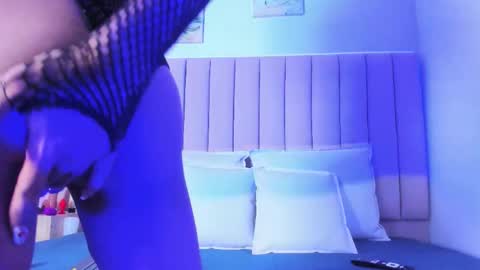 nicolemadrird online show from 11/11/25, 08:09