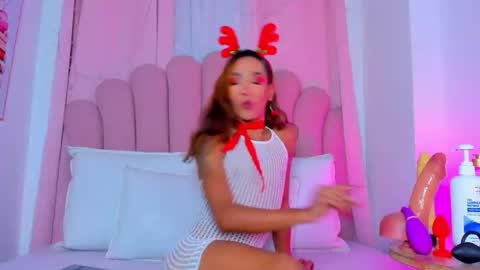 nicolemadrird online show from 12/18/25, 07:31