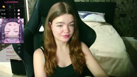 NicoleMeew online show from 11/19/25, 01:16