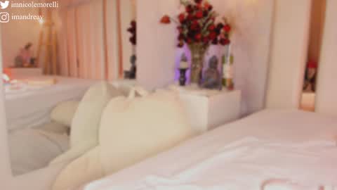 Snapshot of nicolemorelli2 chatting on 09/08/25, 02:27 Andrea give it a thumbs up please its important online show from 09/08/25, 02:27