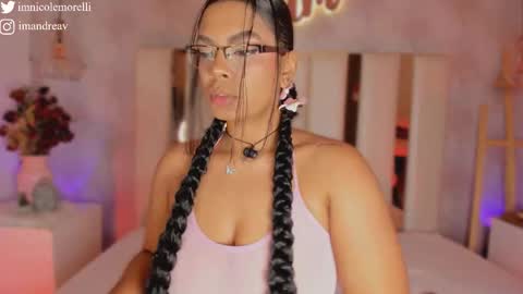 Snapshot of nicolemorelli2 chatting on 09/22/25, 03:47 Andrea give it a thumbs up please its important online show from 09/22/25, 03:47