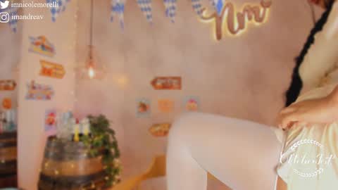 Snapshot of nicolemorelli2 chatting on 10/04/25, 12:25 Andrea give it a thumbs up please its important online show from 10/04/25, 12:25