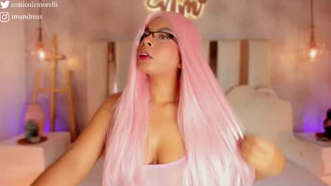 Snapshot of nicolemorelli2 chatting on 11/04/25, 12:04 Andrea give it a thumbs up please its important online show from 11/04/25, 12:04