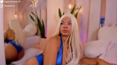 Snapshot of nicolemorelli2 chatting on 11/10/25, 12:04 Andrea give it a thumbs up please its important online show from 11/10/25, 12:04