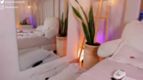 Snapshot of nicolemorelli2 chatting on 11/18/25, 12:20 Andrea give it a thumbs up please its important online show from 11/18/25, 12:20