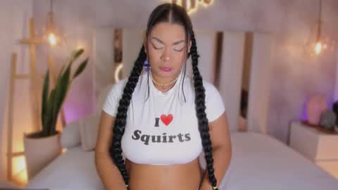 Snapshot of nicolemorelli2 chatting on 11/21/25, 12:59 Andrea give it a thumbs up please its important online show from 11/21/25, 12:59