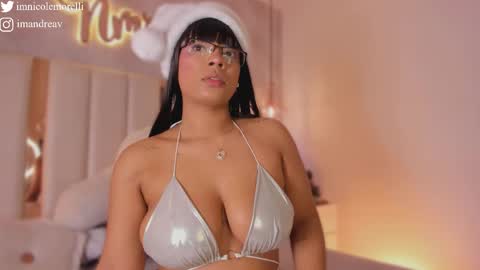 Snapshot of nicolemorelli2 chatting on 12/05/25, 12:47 Andrea give it a thumbs up please its important online show from 12/05/25, 12:47