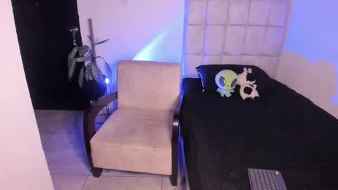 Nicol independent model online show from 02/20/26, 11:38